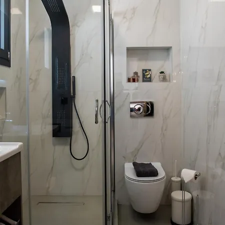 Karma Quality Living Center With Private Parking * Volos