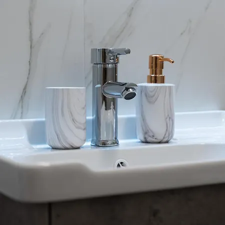 Karma Quality Living Center With Private Parking Lägenhet