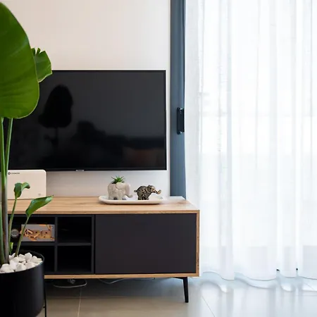 Karma Quality Living Center With Private Parking *