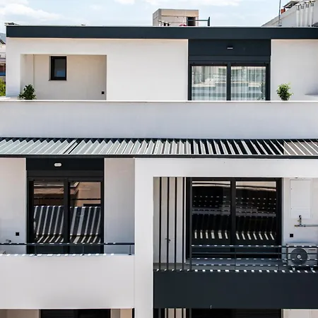 Karma Quality Living Center With Private Parking شقة فولوس